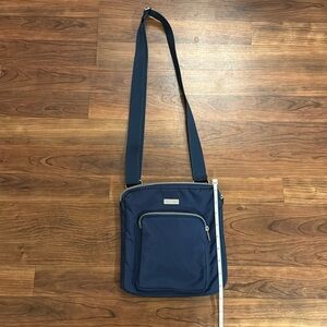 Baggallini blue crossbody adjustable strap 2 zipper pockets